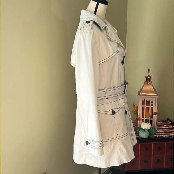 Banana Republic Trench Coat - Picture 9 of 13